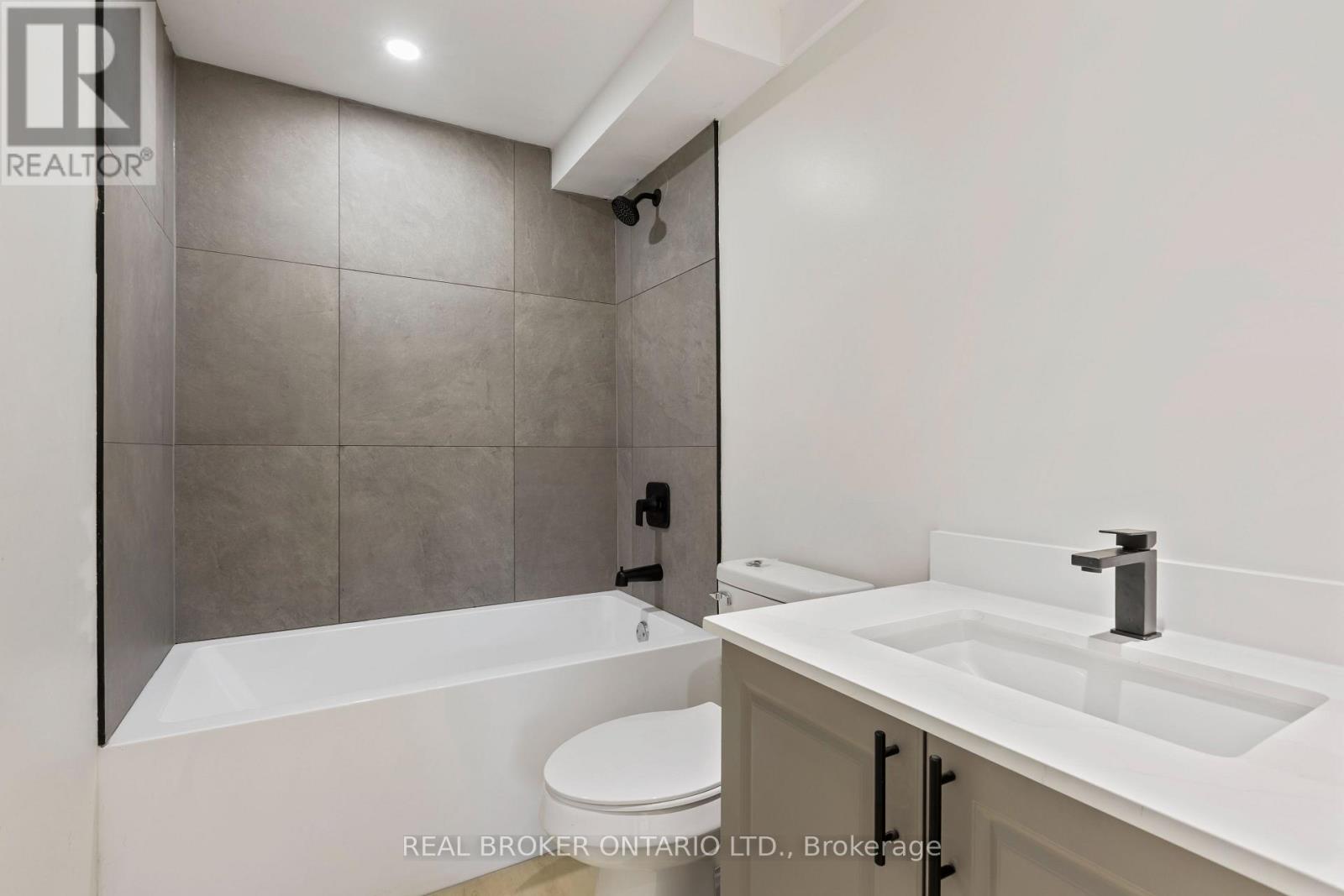 3 - 120 Thorold Road, Welland, Ontario  L3C 3V3 - Photo 5 - X13831270