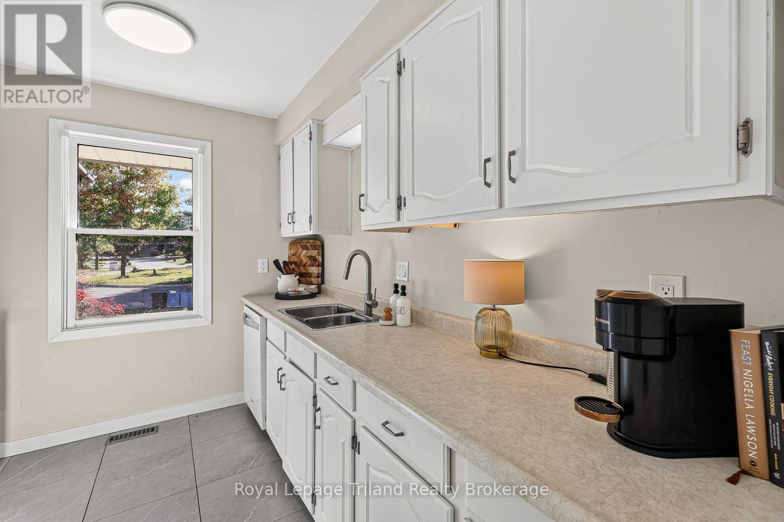 43 Dundee Court, London South, Ontario  N6C 5E4 - Photo 13 - X13831286