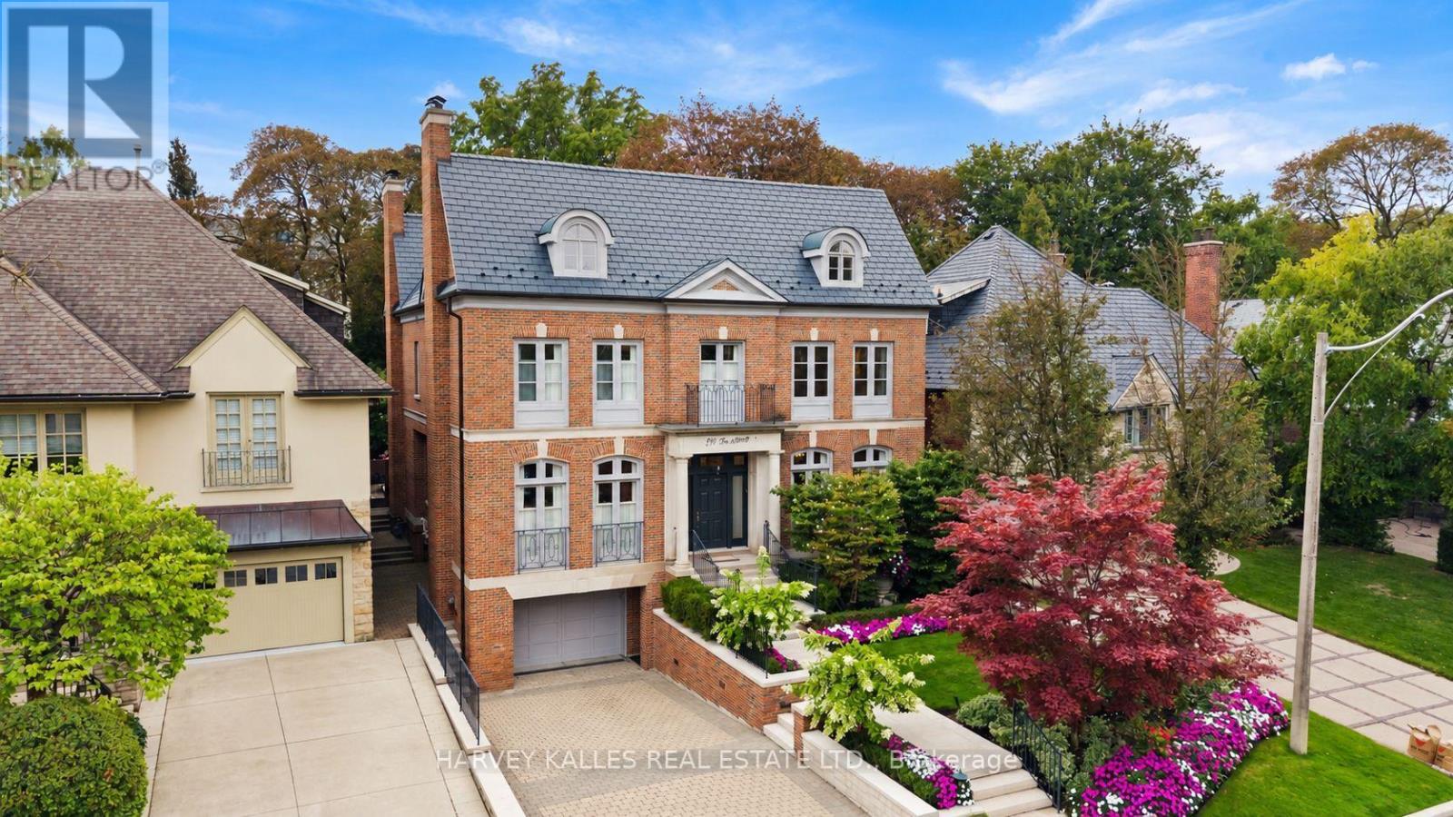 250 FOREST HILL ROAD, Toronto, Ontario
