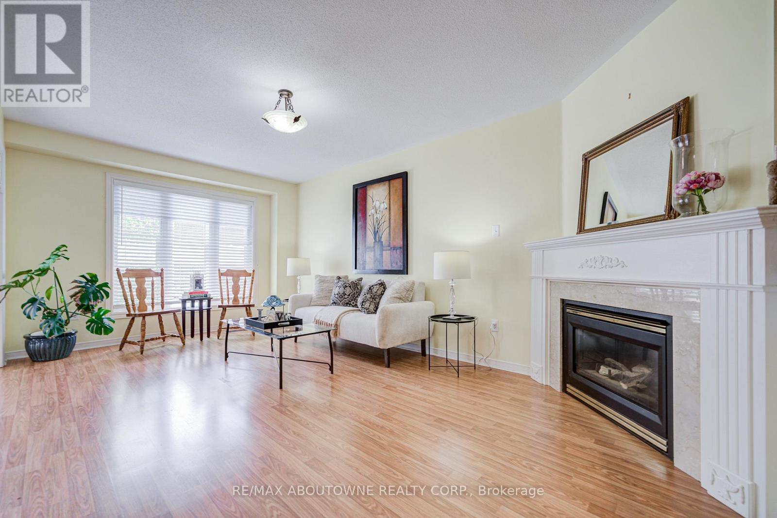 5128 Falconcrest Drive, Burlington, Ontario  L7L 6K4 - Photo 10 - W13831374
