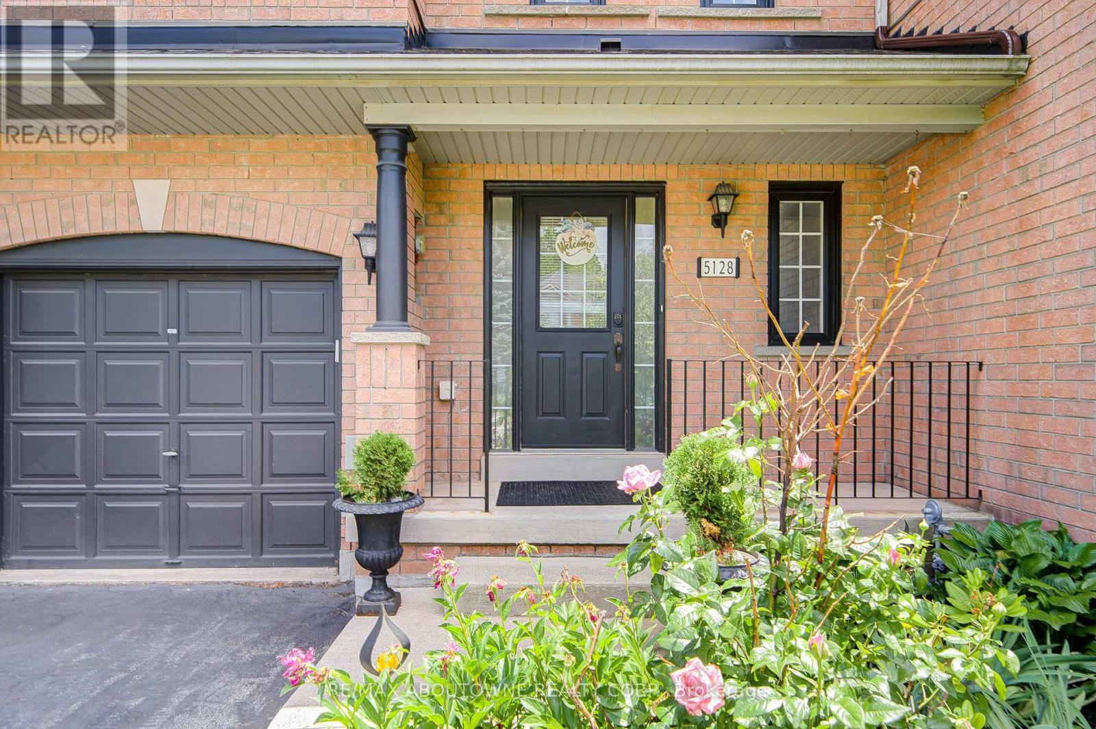 5128 Falconcrest Drive, Burlington, Ontario  L7L 6K4 - Photo 3 - W13831374