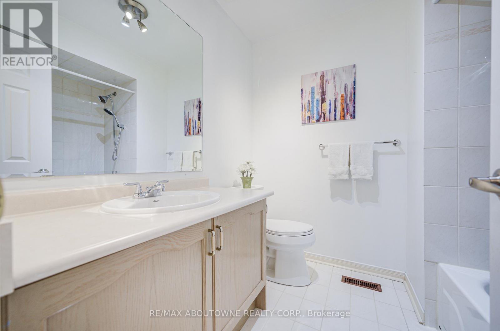 5128 Falconcrest Drive, Burlington, Ontario  L7L 6K4 - Photo 35 - W13831374