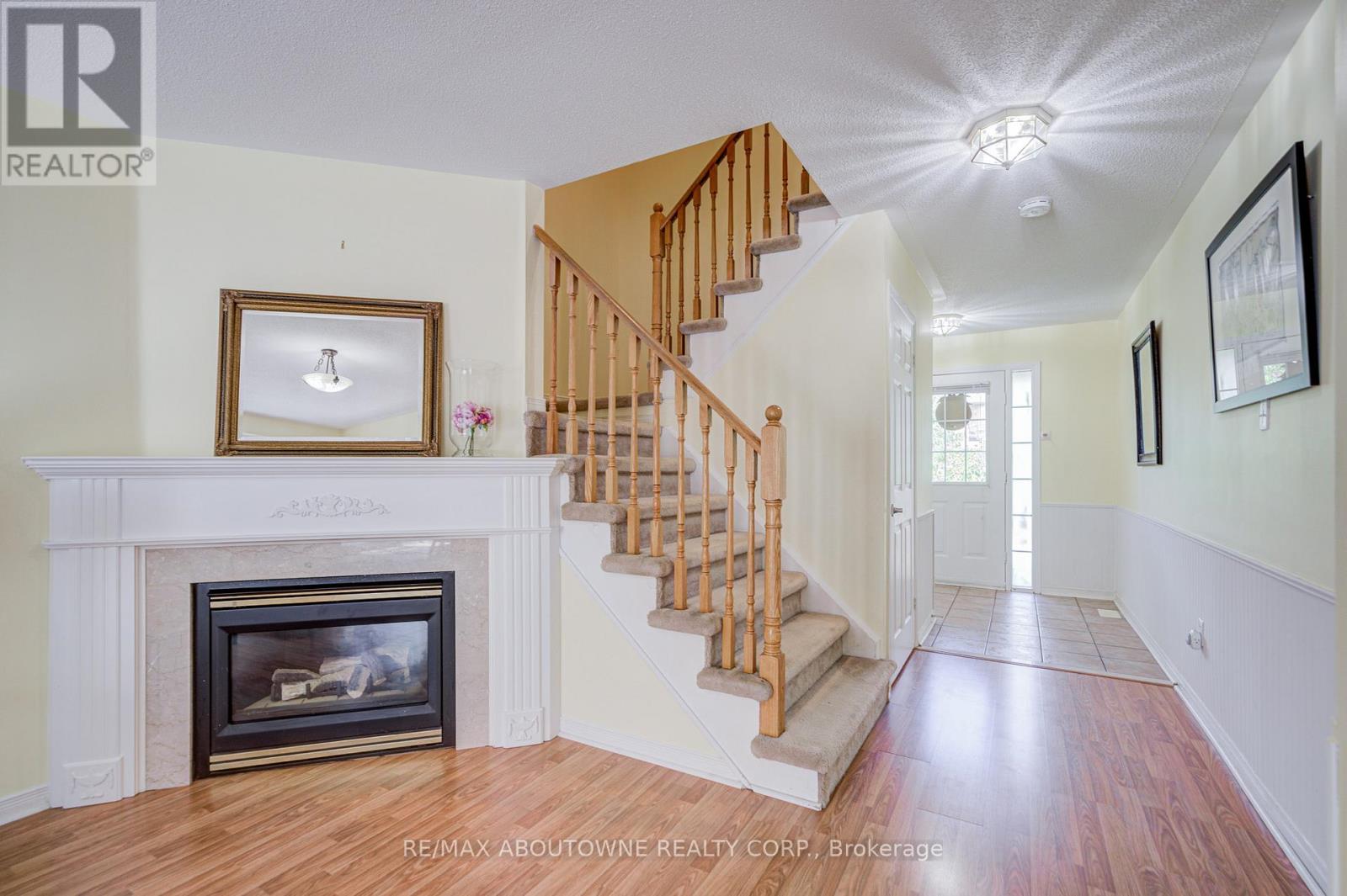 5128 Falconcrest Drive, Burlington, Ontario  L7L 6K4 - Photo 9 - W13831374