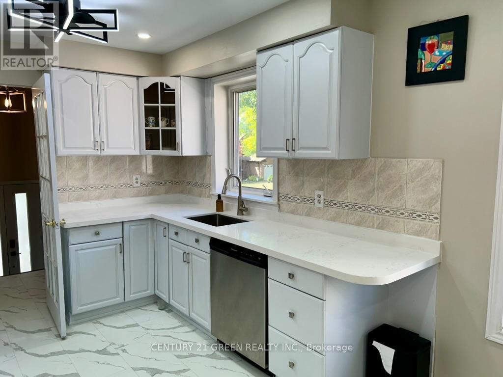 4252 Tea Garden Circle, Mississauga, Ontario L5B 2W8 - Photo 10 - W13829278