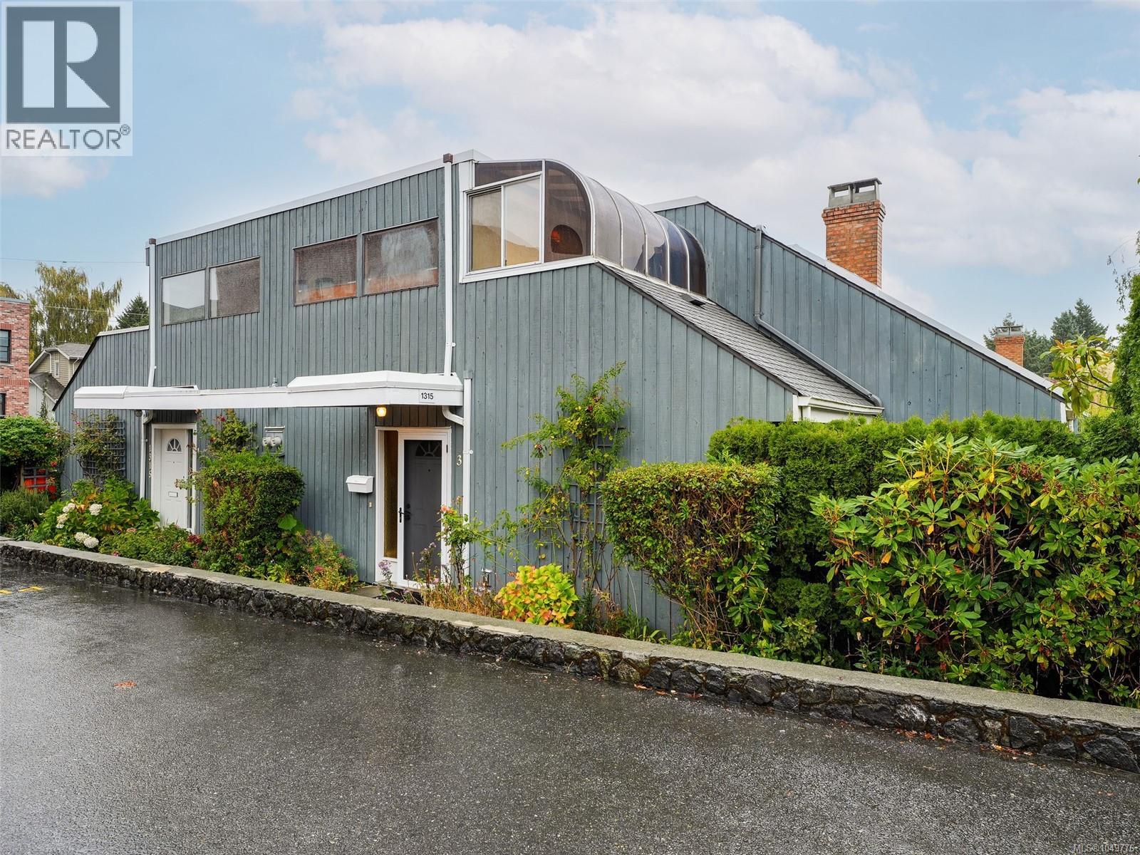 3 1315 Gladstone Ave, Victoria, British Columbia