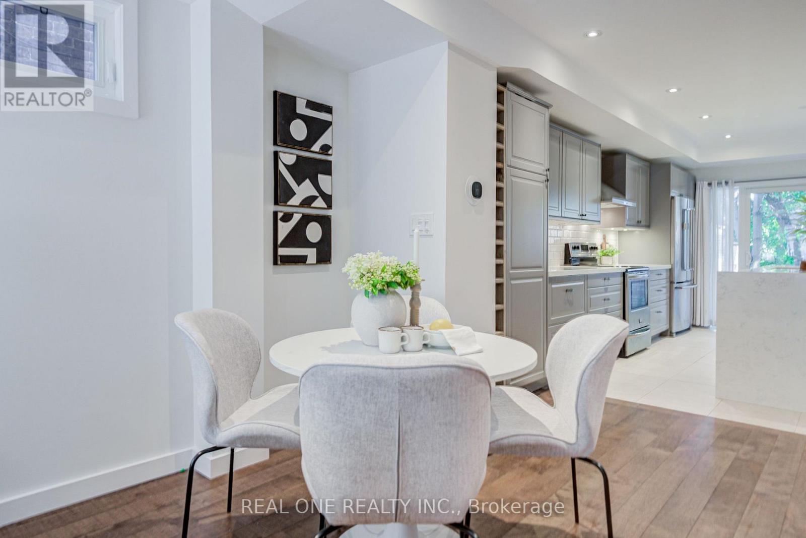 19 Battenberg Avenue, Toronto, Ontario M4L 1J7 - Photo 10 - E13831404