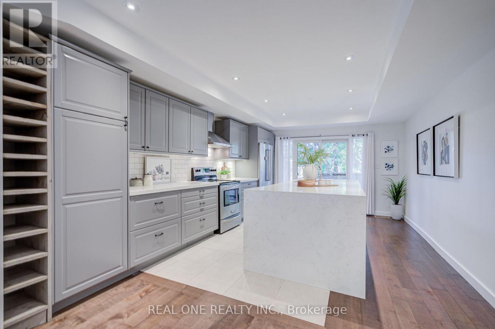 19 Battenberg Avenue, Toronto, Ontario M4L 1J7 - Photo 14 - E13831404