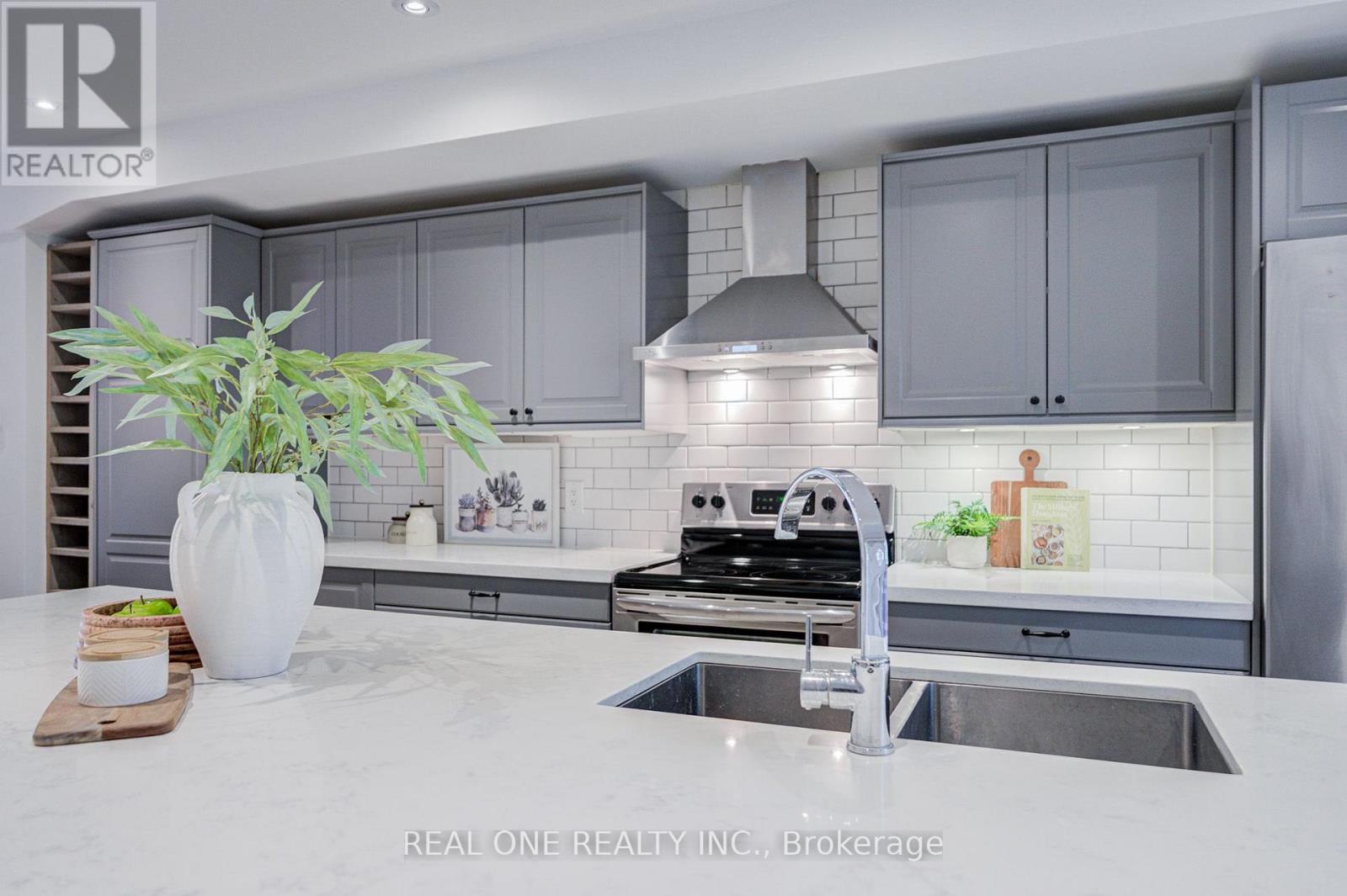19 Battenberg Avenue, Toronto, Ontario M4L 1J7 - Photo 16 - E13831404