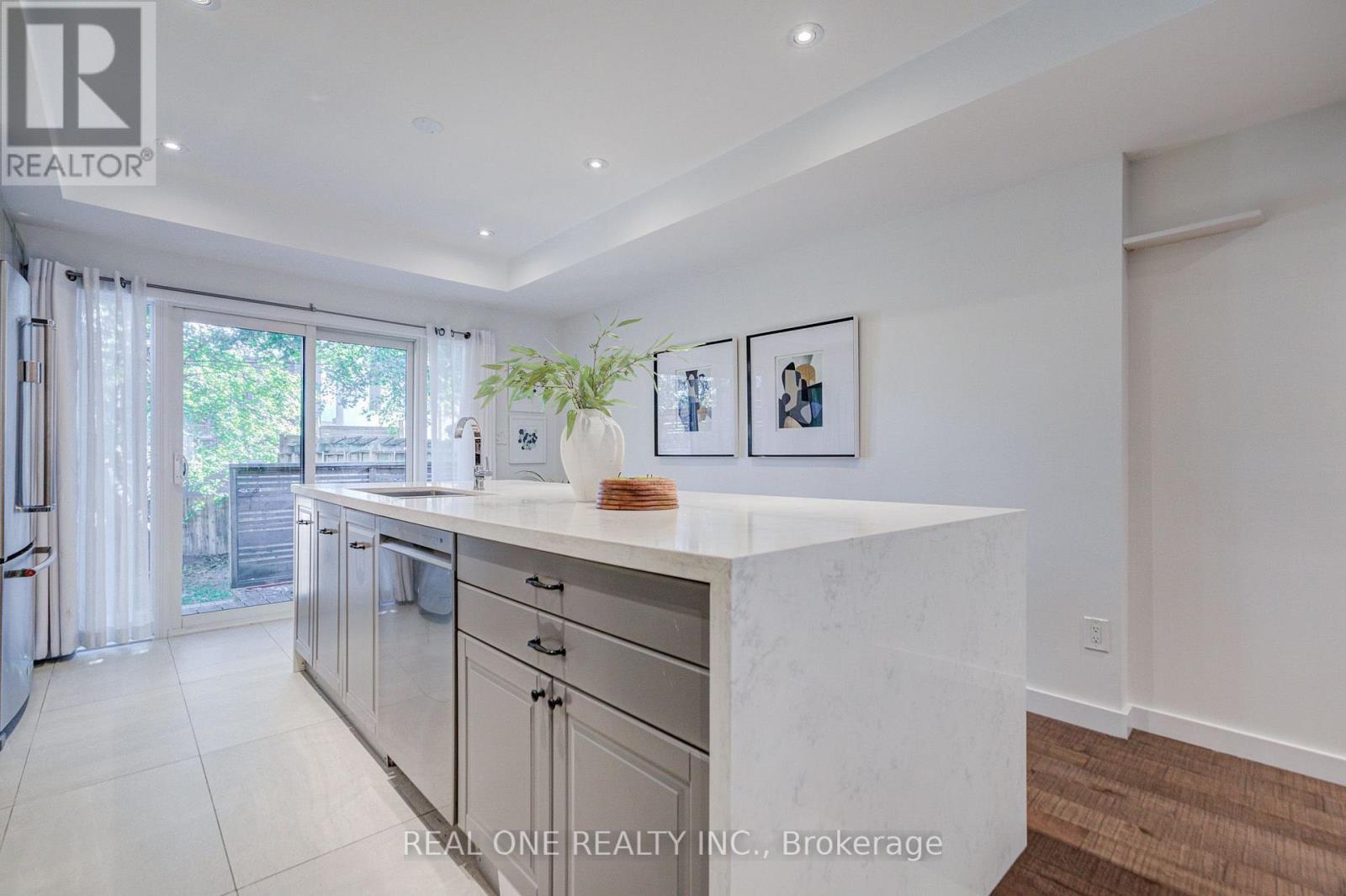 19 Battenberg Avenue, Toronto, Ontario M4L 1J7 - Photo 19 - E13831404
