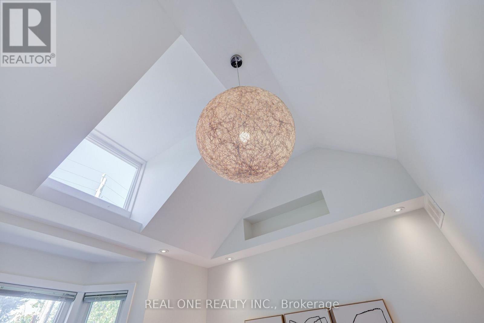 19 Battenberg Avenue, Toronto, Ontario M4L 1J7 - Photo 24 - E13831404