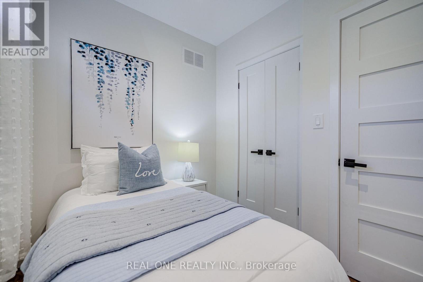 19 Battenberg Avenue, Toronto, Ontario M4L 1J7 - Photo 30 - E13831404