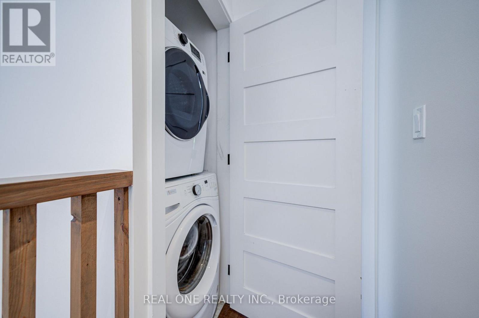 19 Battenberg Avenue, Toronto, Ontario M4L 1J7 - Photo 33 - E13831404