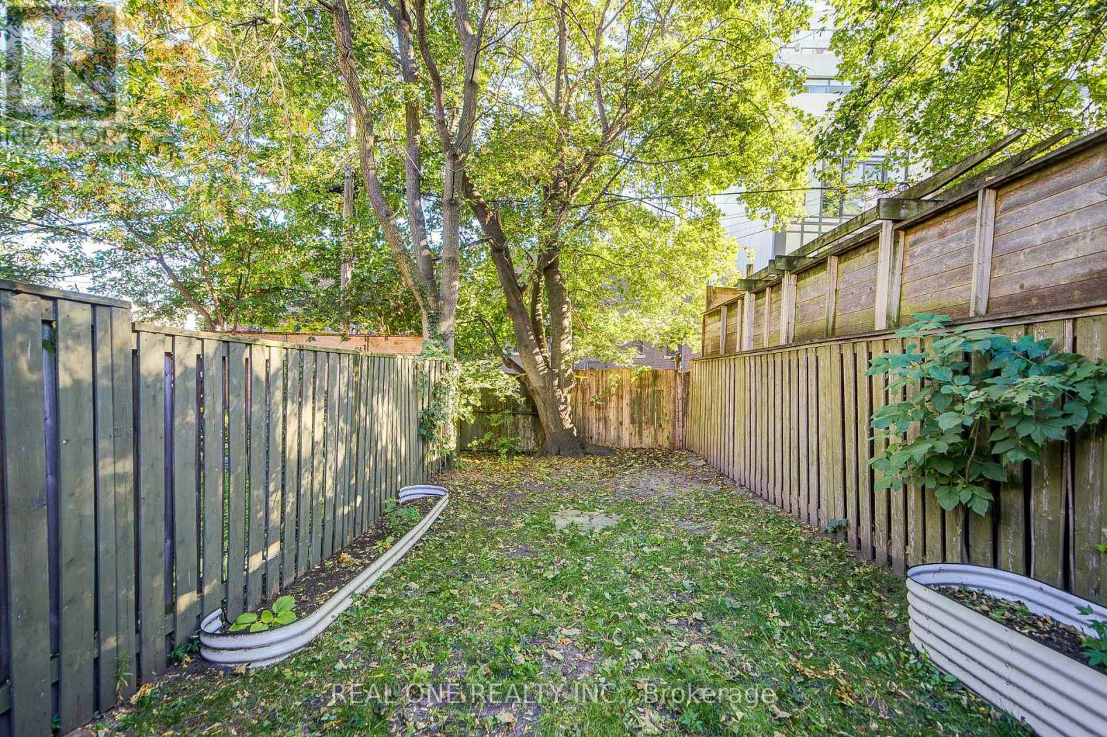 19 Battenberg Avenue, Toronto, Ontario M4L 1J7 - Photo 39 - E13831404