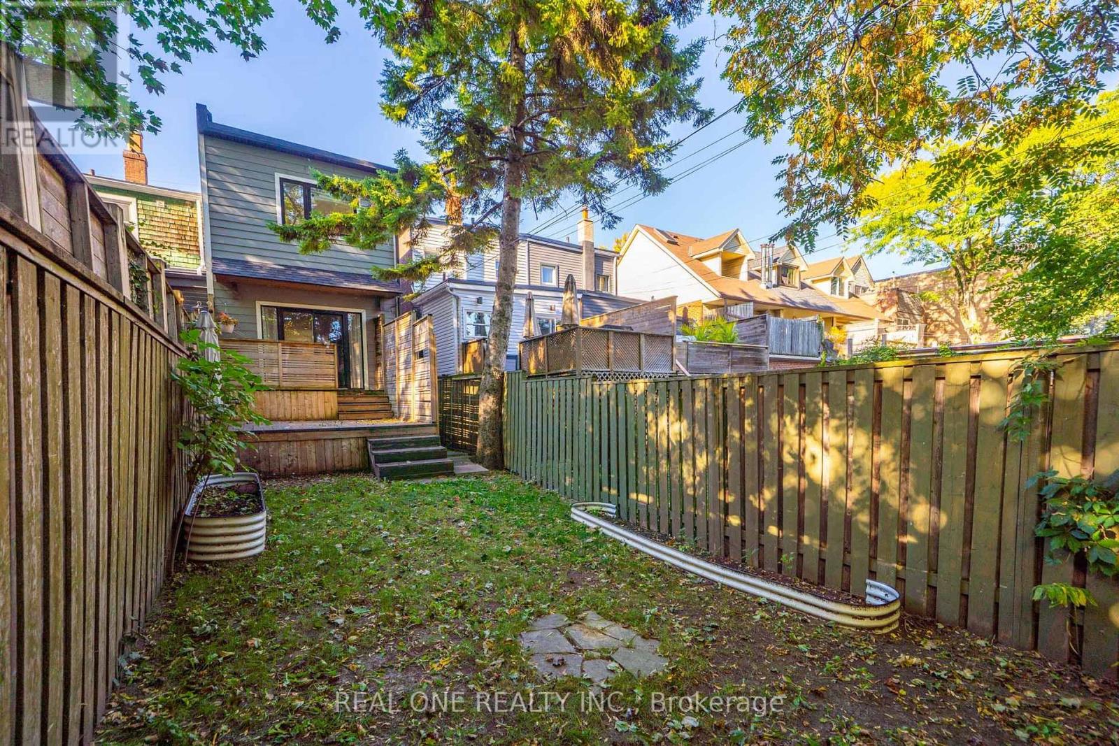 19 Battenberg Avenue, Toronto, Ontario M4L 1J7 - Photo 44 - E13831404