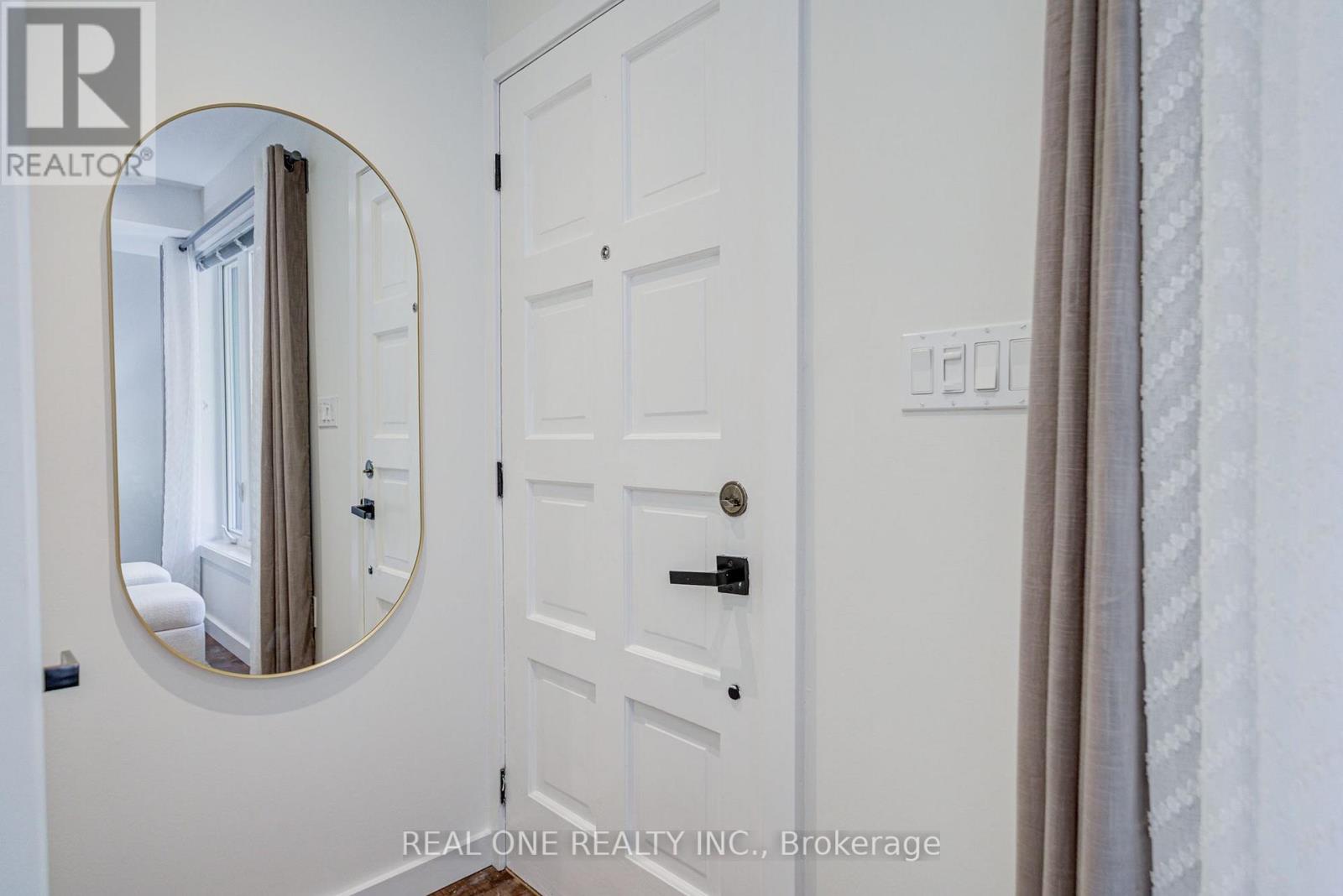 19 Battenberg Avenue, Toronto, Ontario M4L 1J7 - Photo 6 - E13831404