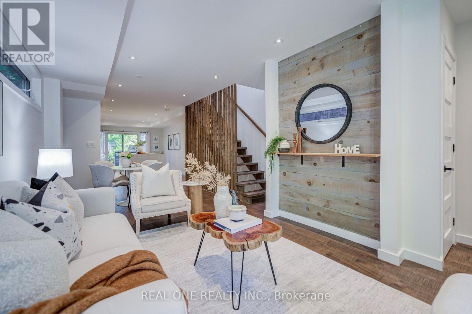 19 Battenberg Avenue, Toronto, Ontario M4L 1J7 - Photo 7 - E13831404