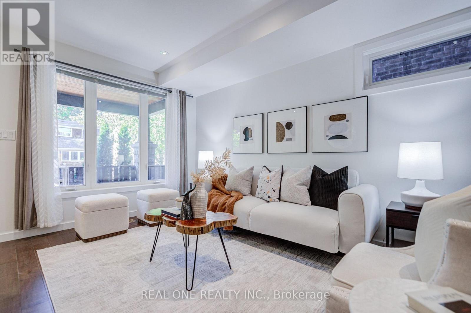 19 Battenberg Avenue, Toronto, Ontario M4L 1J7 - Photo 9 - E13831404