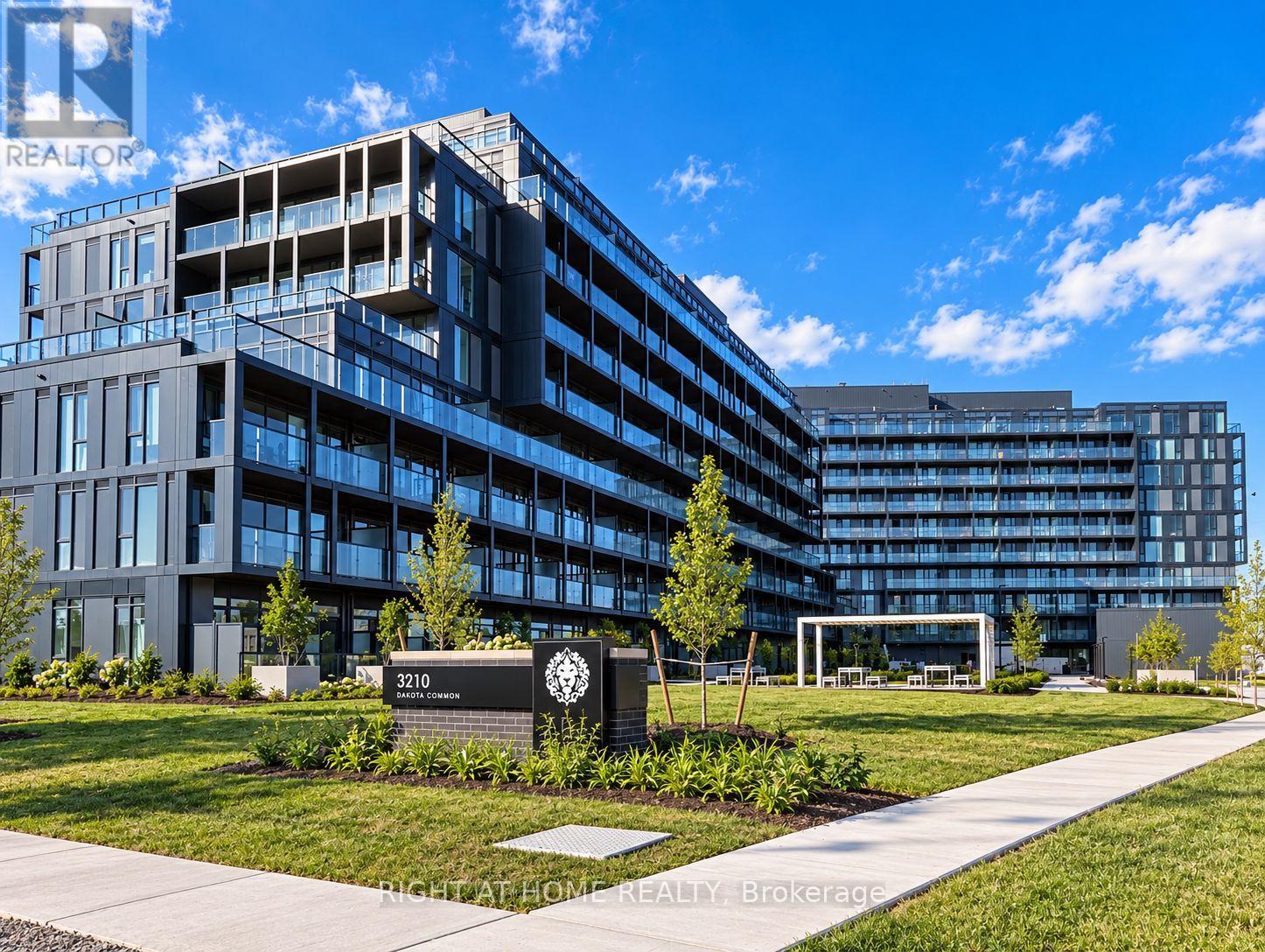 B210 - 3200 DAKOTA COMMON, Burlington, Ontario