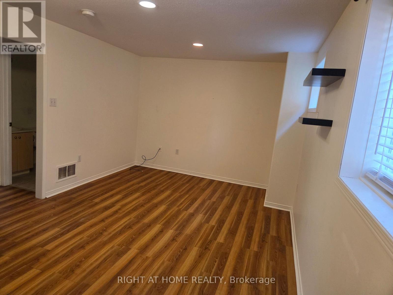 Lower - 35 Forest Dale Drive, Barrie, Ontario  L4M 6M7 - Photo 11 - S13826920