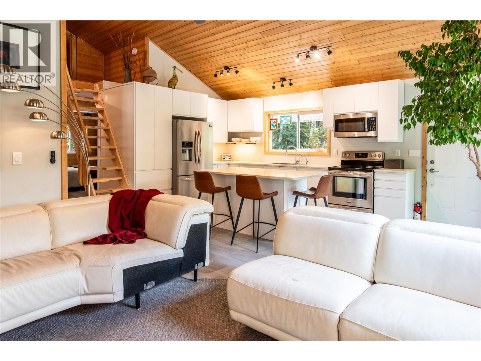 1506 Hartley Road, Golden, British Columbia  V0A 1H1 - Photo 4 - 10402004