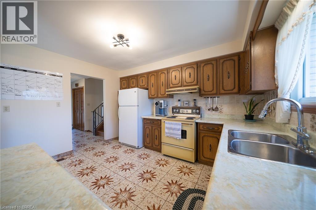 32 Avondale Crescent, Brantford, Ontario  N3S 4L5 - Photo 9 - 40865721