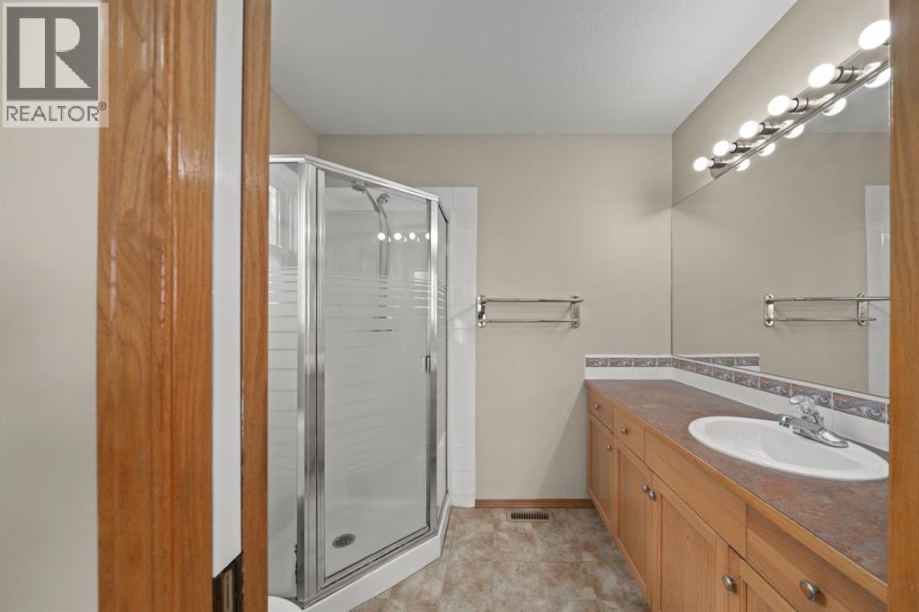 111 Martinvalley Place NE, Calgary, Alberta  T3J 4A2 - Photo 12 - A2343068