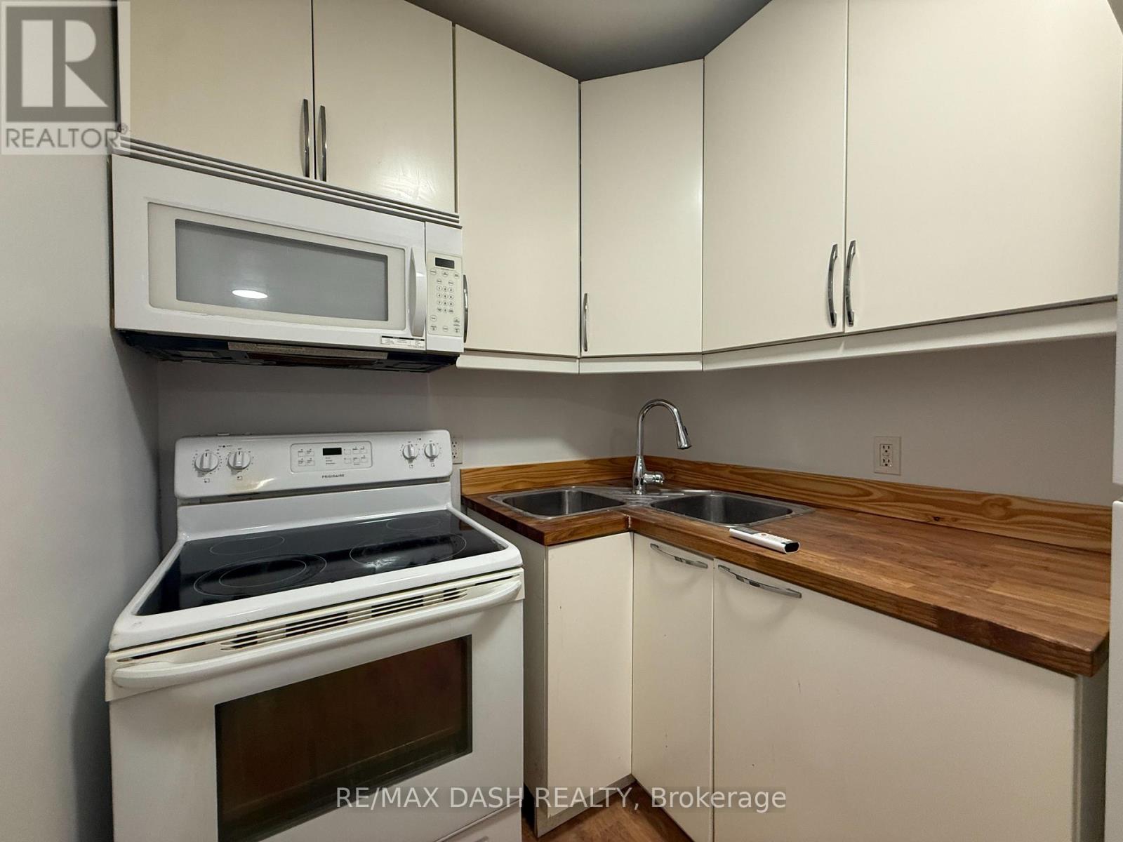 2 - 1303 Bloor Street W, Toronto, Ontario M6H 1P1 - Photo 10 - C13831570