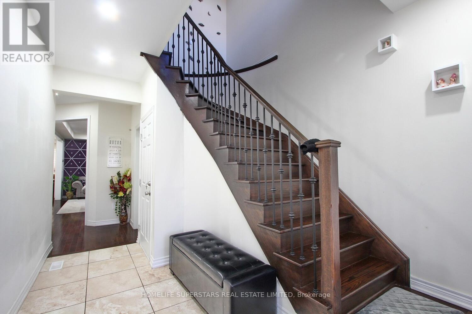 32 Speedwell Street, Brampton, Ontario  L6X 2Z4 - Photo 2 - W13831534