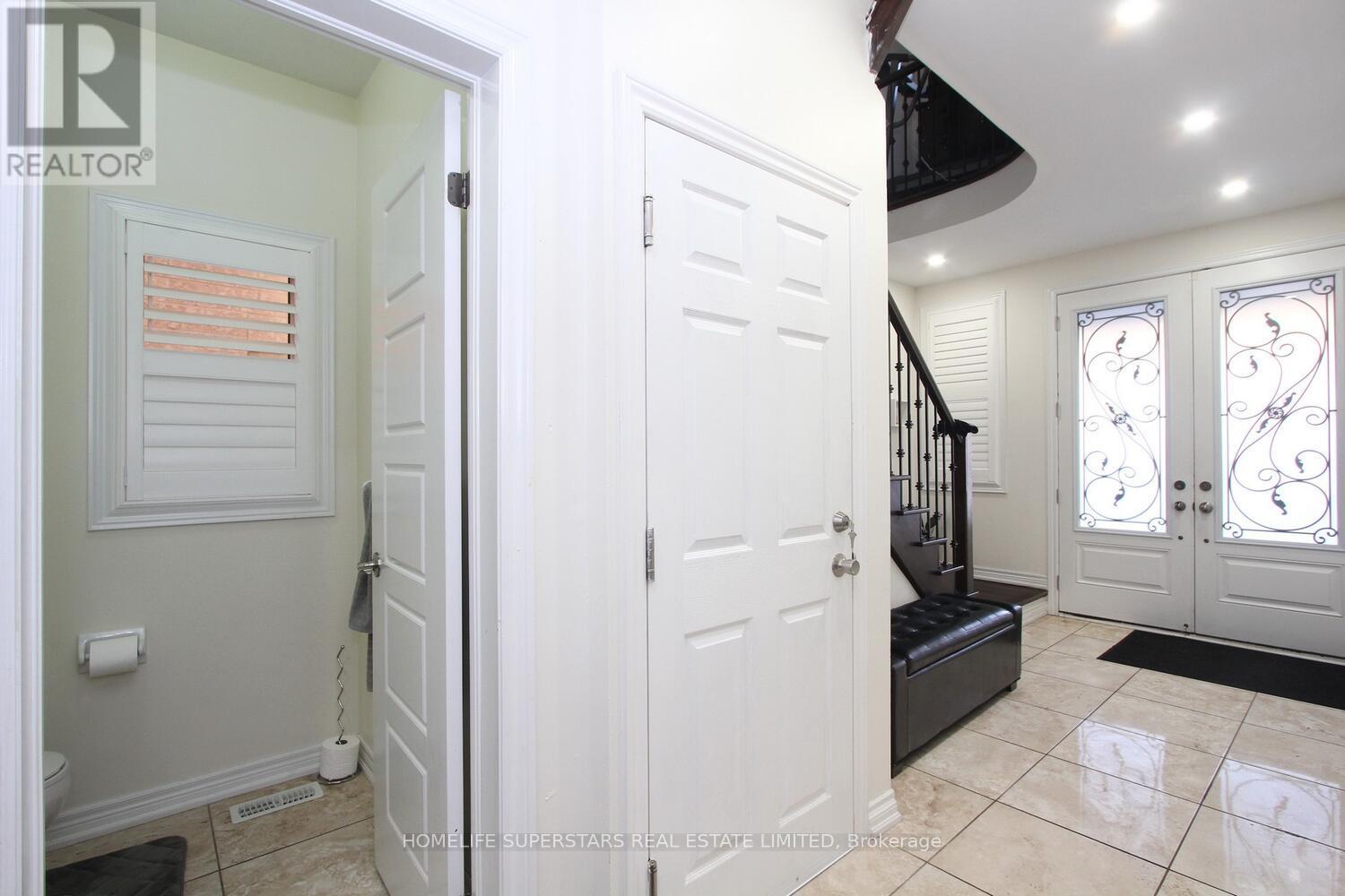32 Speedwell Street, Brampton, Ontario  L6X 2Z4 - Photo 3 - W13831534