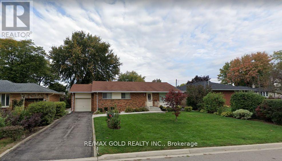 18 SUBURBAN DRIVE, Mississauga, Ontario