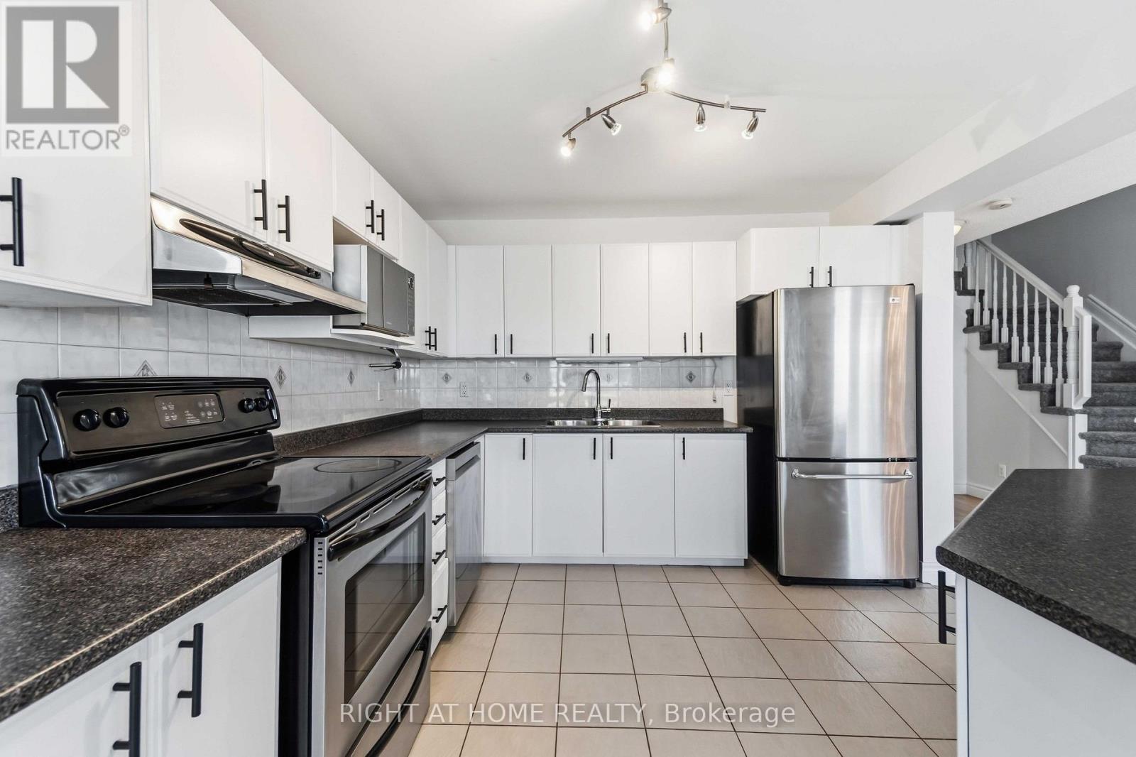 323 Berrigan Drive, Ottawa, Ontario  K2J 5E2 - Photo 7 - X13831582