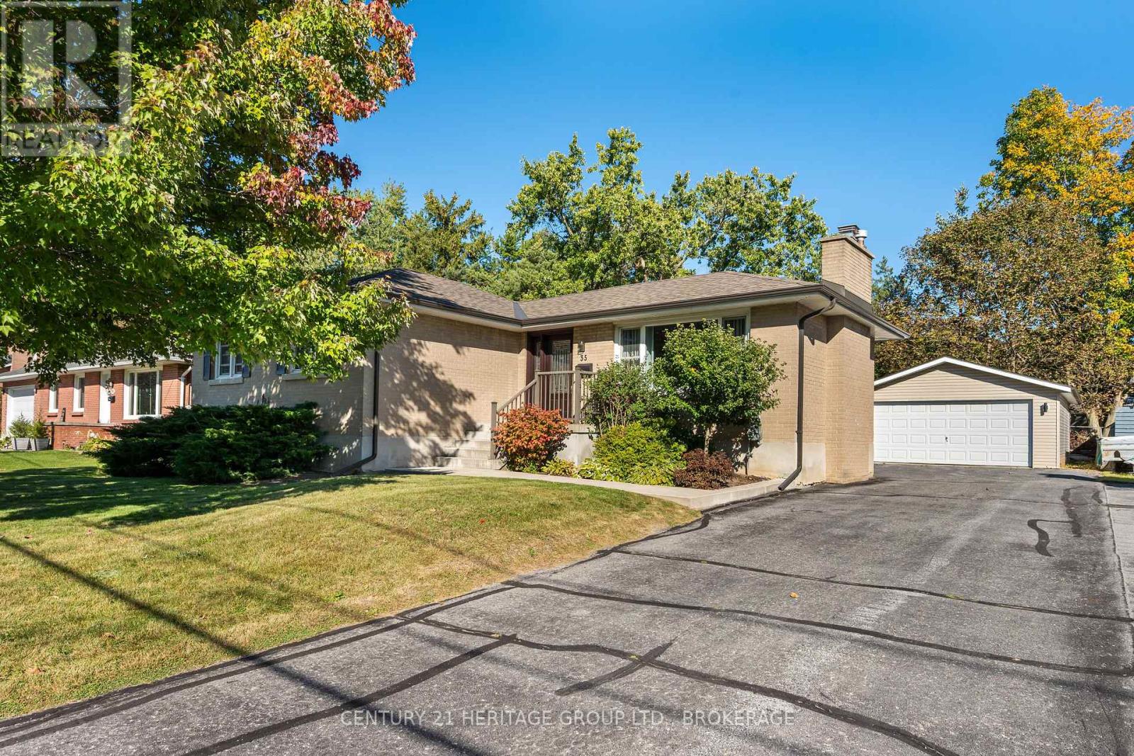 35 Loyalist Avenue, Loyalist, Ontario K7N 1K5 - Photo 2 - X13831694