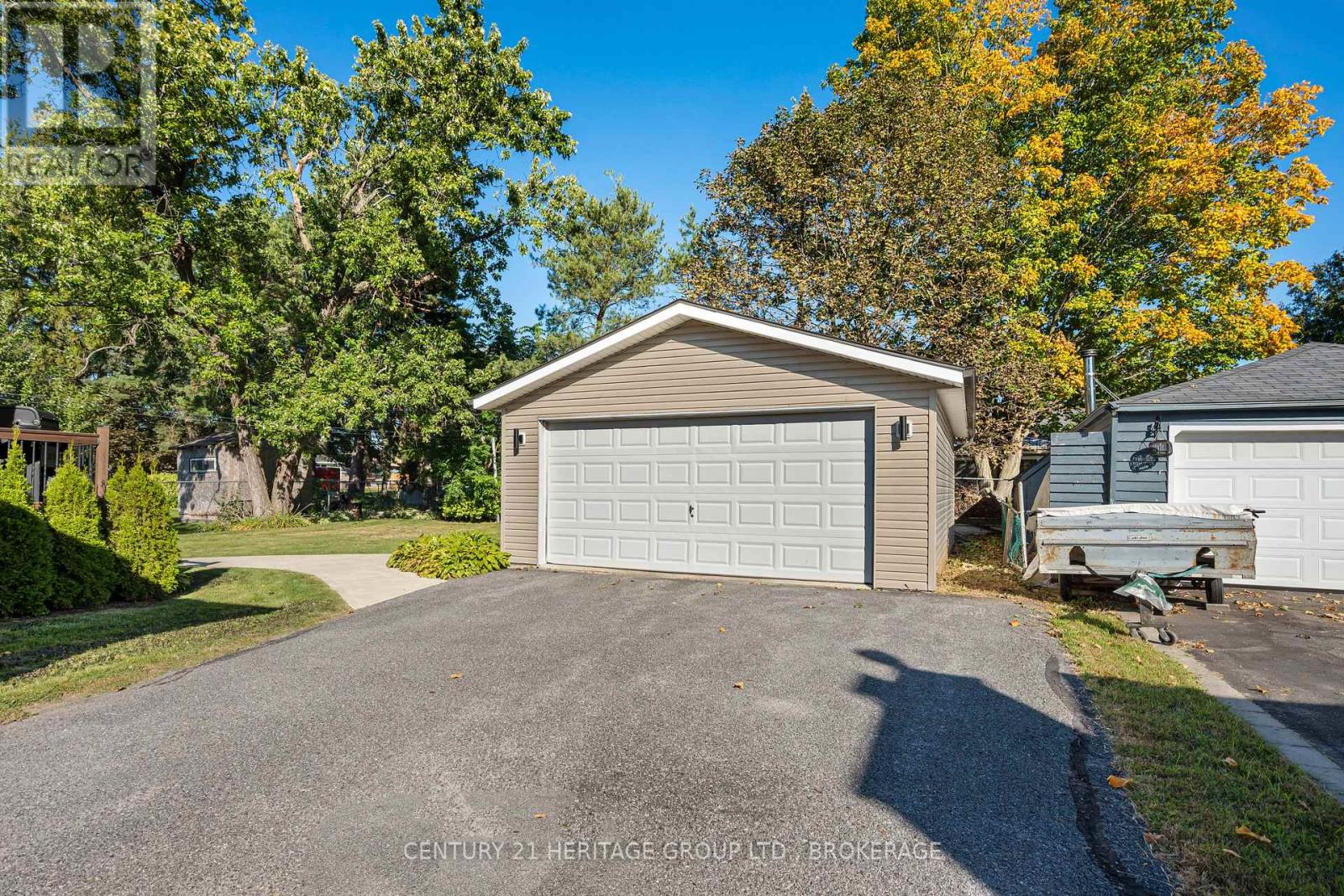 35 Loyalist Avenue, Loyalist, Ontario K7N 1K5 - Photo 3 - X13831694