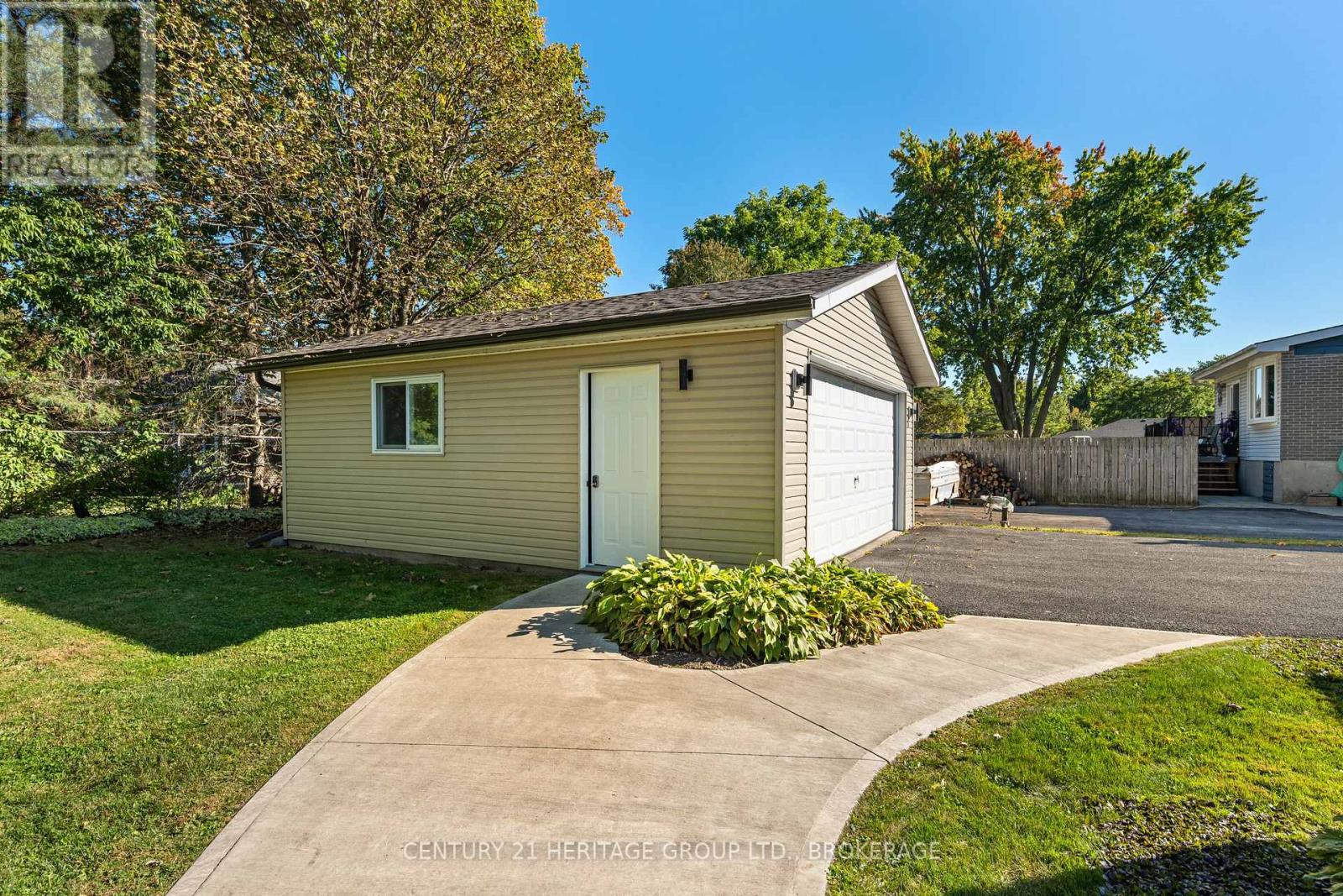 35 Loyalist Avenue, Loyalist, Ontario K7N 1K5 - Photo 4 - X13831694
