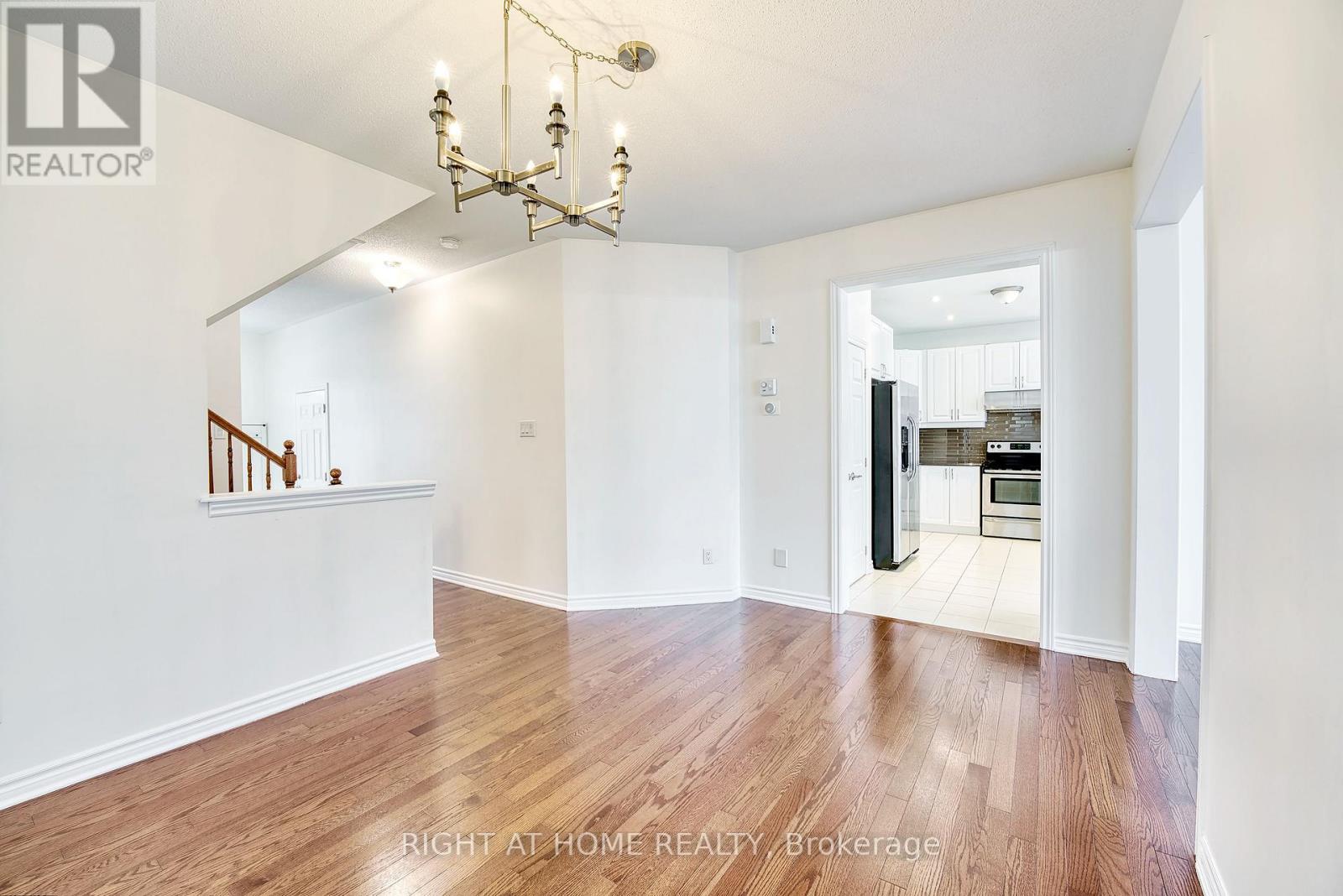 31 Summitview Drive, Ottawa, Ontario  K2M 2V9 - Photo 4 - X13831638