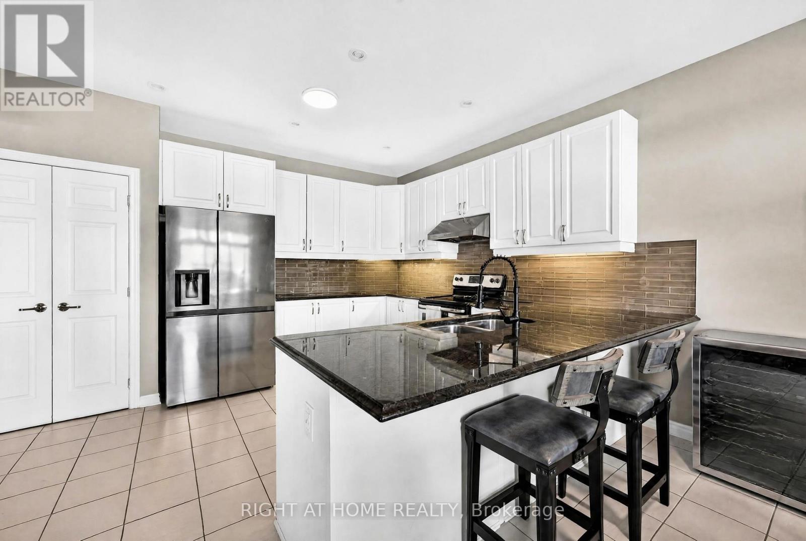 31 Summitview Drive, Ottawa, Ontario  K2M 2V9 - Photo 5 - X13831638