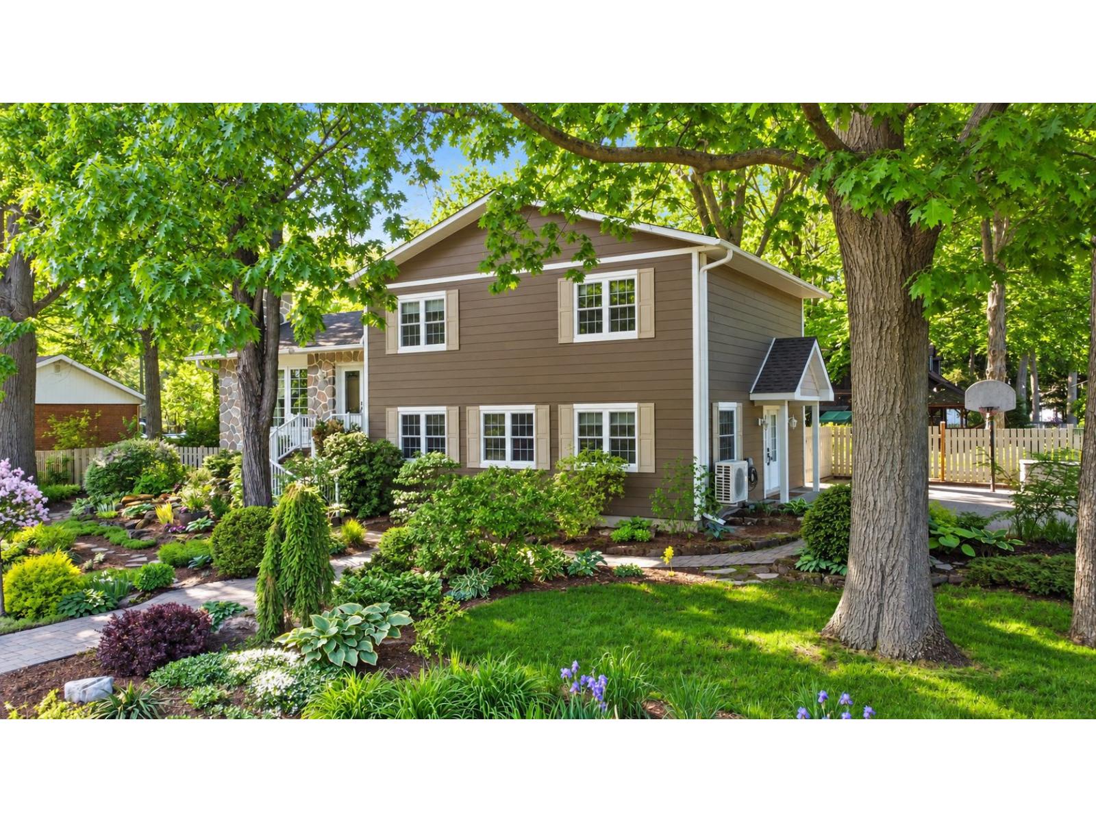 11 Rue Aumais Notre-Dame-de-l'Île-Perrot Quebec Canada J7W0X6 2