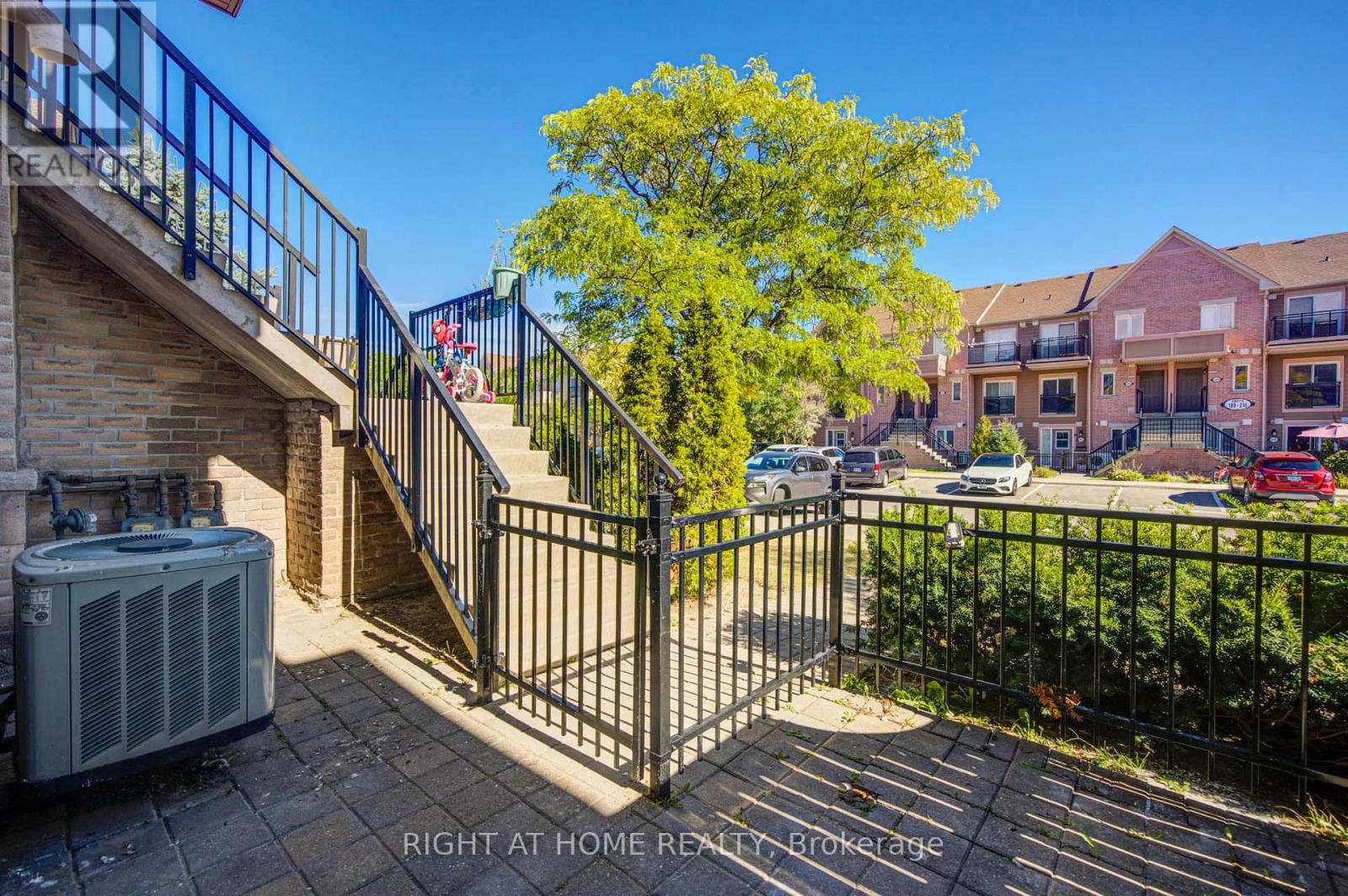 323 - 4975 Southampton Drive, Mississauga, Ontario  L5M 8E4 - Photo 5 - W13831626
