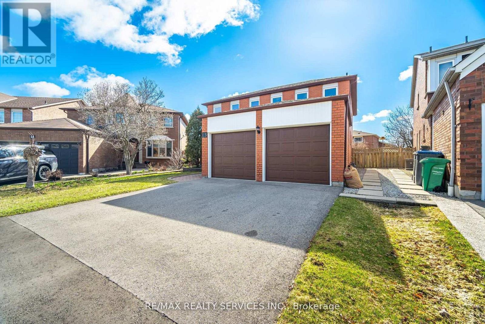 23 Newbury Crescent, Brampton, Ontario  L6S 5M3 - Photo 3 - W13831662