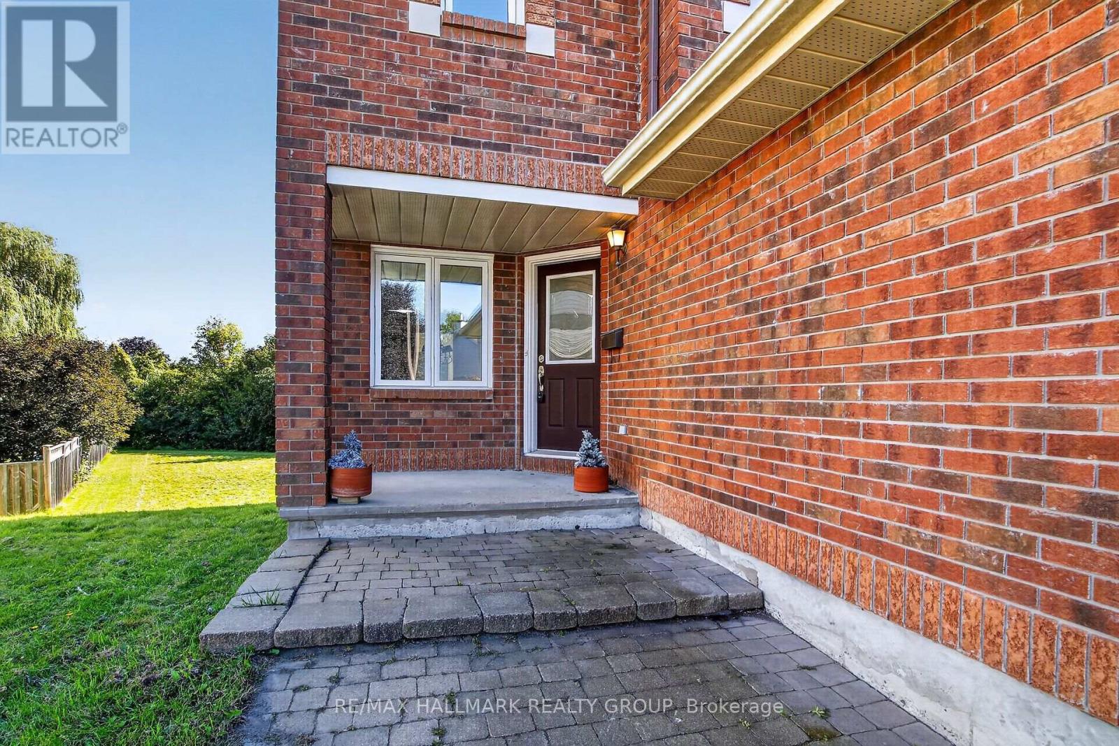 93 Banchory Crescent, Ottawa, Ontario  K2K 2V2 - Photo 3 - X13831780