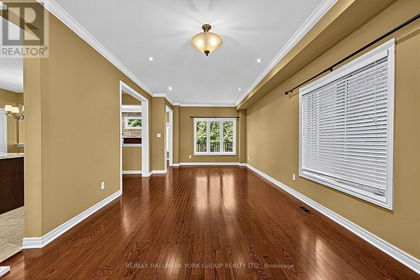383 Gilpin Drive, Newmarket, Ontario  L3X 3H2 - Photo 5 - N13831752