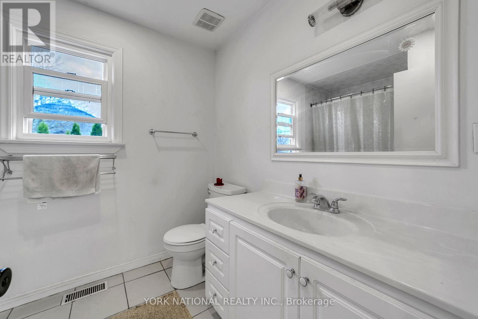 19392 Yonge Street, East Gwillimbury, Ontario  L9N 1L7 - Photo 16 - N13831788