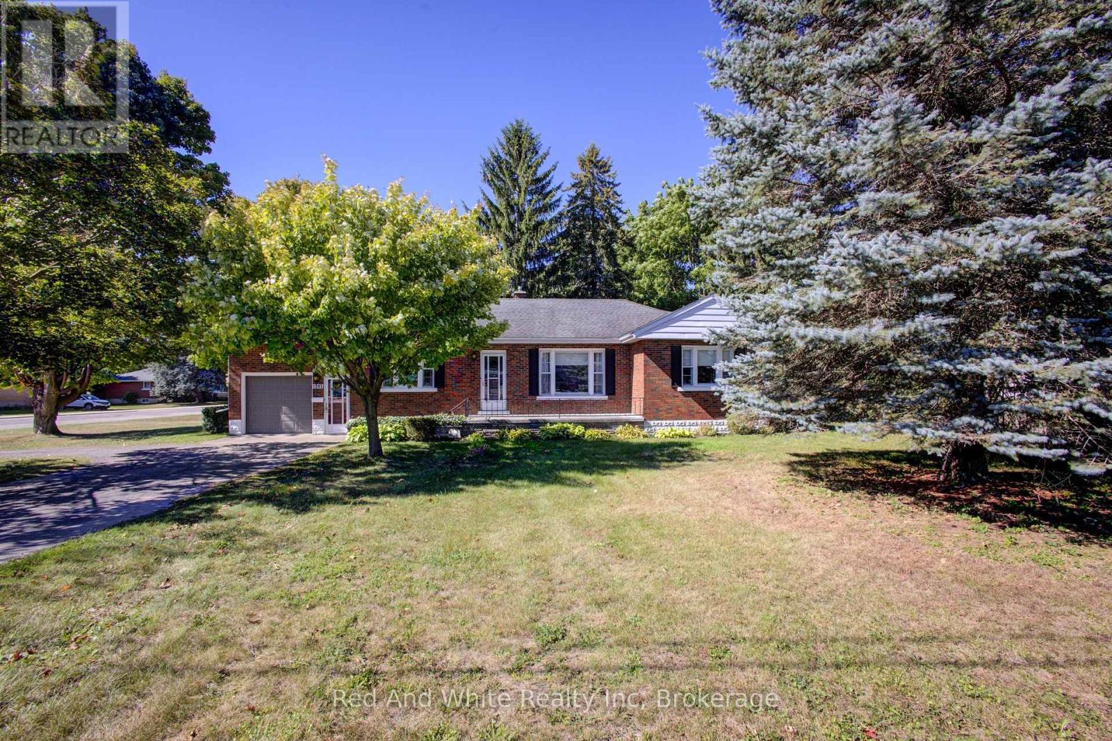 1203 YONGET STREET S, Brockton, Ontario