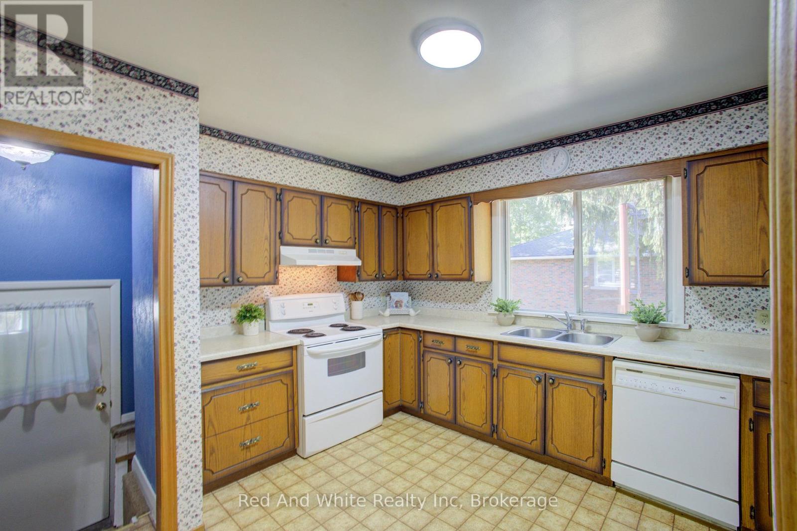 1203 Yonget Street S, Brockton, Ontario  N0G 2V0 - Photo 11 - X13831746