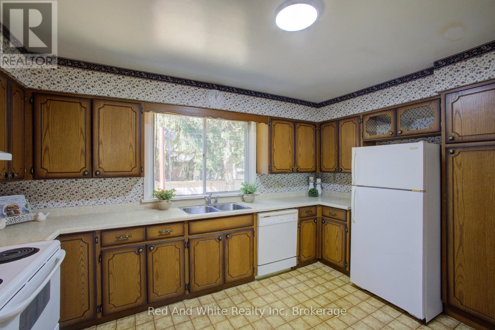 1203 Yonget Street S, Brockton, Ontario  N0G 2V0 - Photo 12 - X13831746