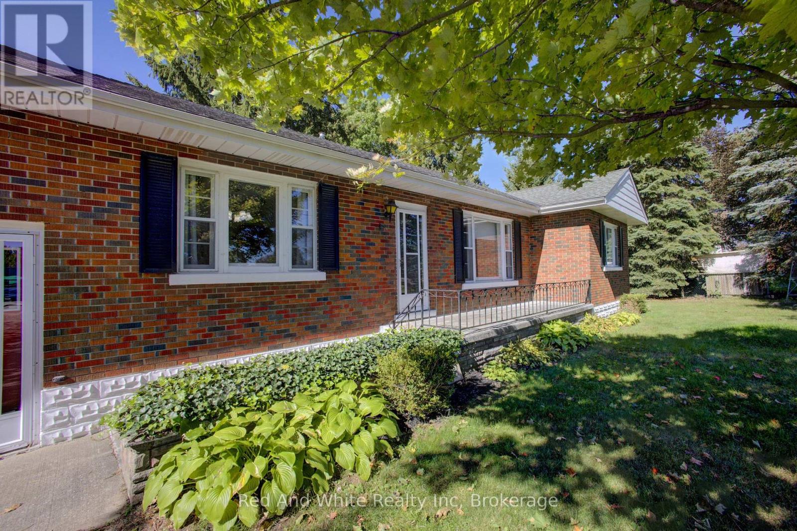1203 Yonget Street S, Brockton, Ontario  N0G 2V0 - Photo 2 - X13831746