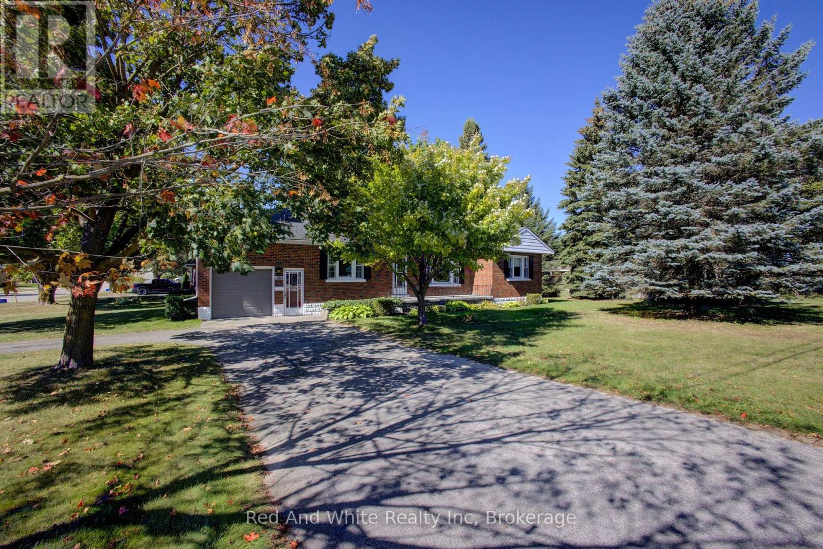 1203 Yonget Street S, Brockton, Ontario  N0G 2V0 - Photo 3 - X13831746