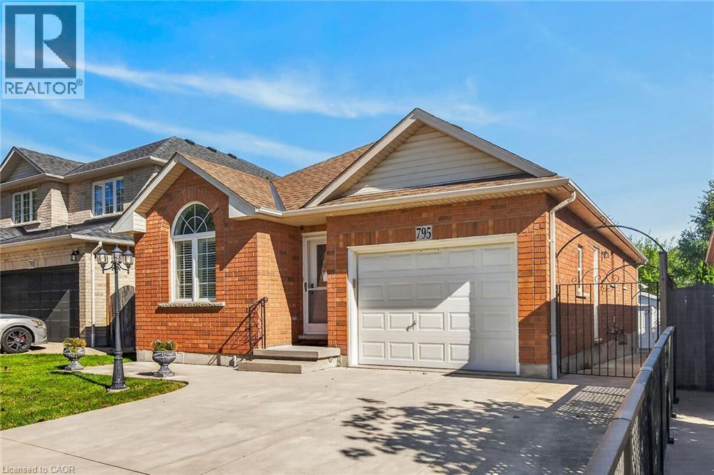 795 Tenth Avenue, Hamilton, Ontario  L8T 2G4 - Photo 2 - 40863682