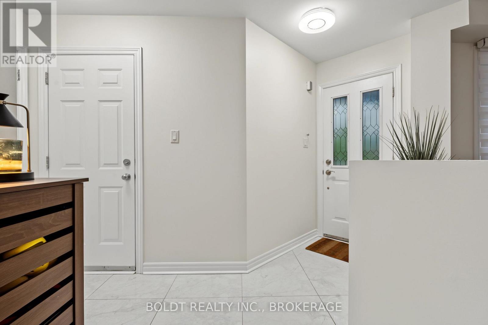 17 Valridge Drive, Hamilton (Ancaster), Ontario  L9G 4Y5 - Photo 5 - X13831854