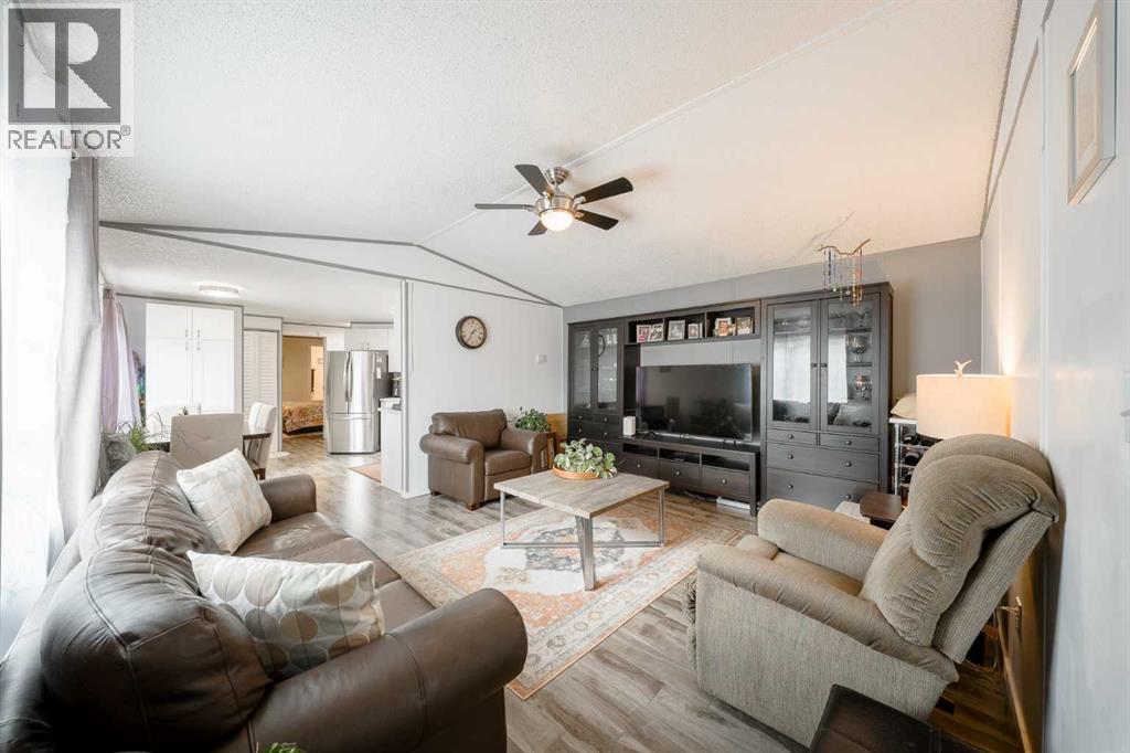 105 Heritage Drive, Okotoks, Alberta  T1S 1M4 - Photo 2 - A2347611